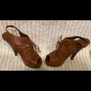 BCBG peep toe sling backs❤️